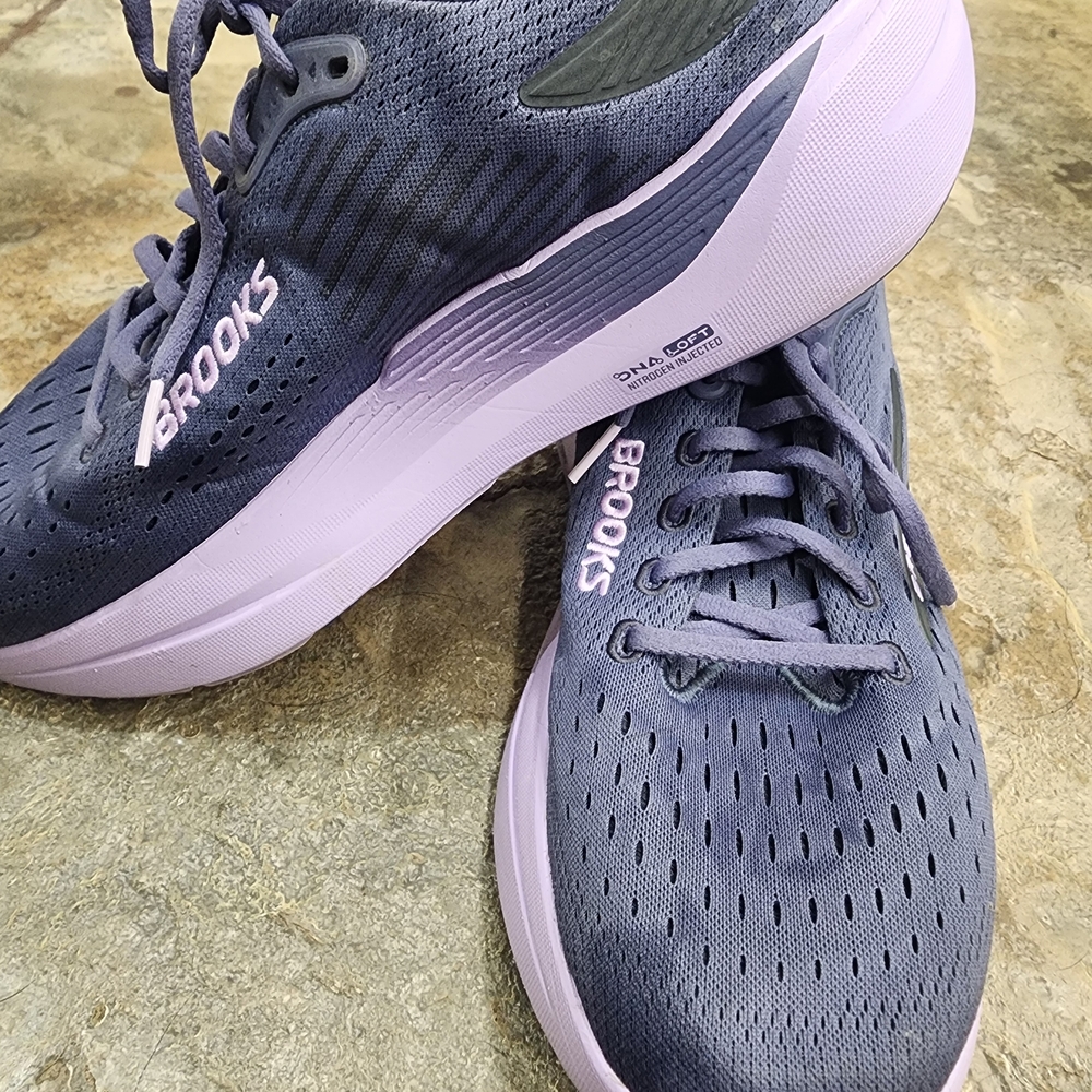 Brooks Women's Athletic Shoes - Lavender and Charcoal
